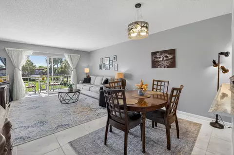 33 Abbey Ln #207, Delray Beach, FL 33446