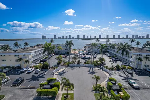 101 Doolen Ct #210, North Palm Beach, FL 33408