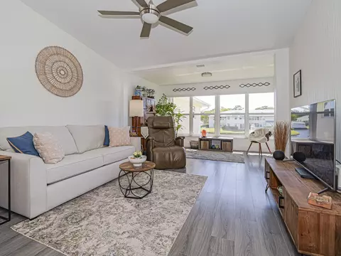 675 W Lake Jasmine Cir #206, Vero Beach, FL 32962