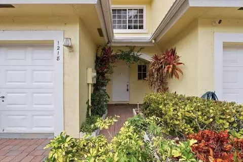1218 Imperial Lake Rd, West Palm Beach, FL 33413