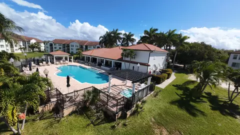 401 Villa Cir, Boynton Beach, FL 33435