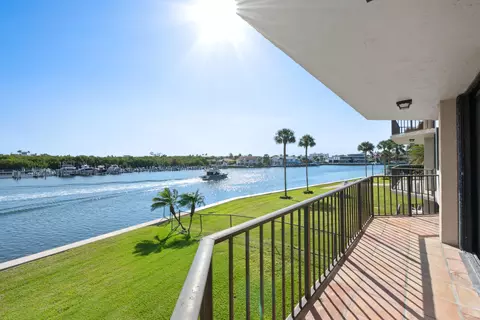 899 Jeffery St #214, Boca Raton, FL 33487