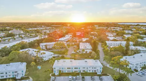 View/Area - 2929 SE Ocean Blvd #112-2, Stuart, FL 34996 photo 6 of 11