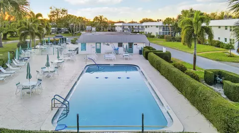 Exterior - 2929 SE Ocean Blvd #112-2, Stuart, FL 34996 photo 4 of 4