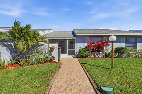 4330 Lucerne Villas Ln, Lake Worth, FL 33467