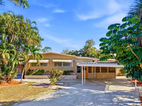 8903 Oak St, Boynton Beach, FL 33436