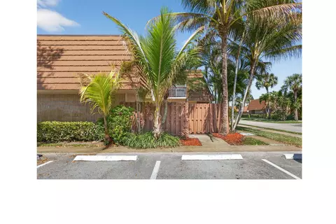 825 Center St #9A, Jupiter, FL 33458
