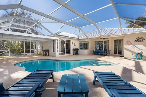 737 SW Dalton Cir, Port Saint Lucie, FL 34953