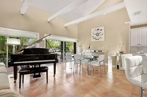 6890 Willow Wood Dr #206, Boca Raton, FL 33434