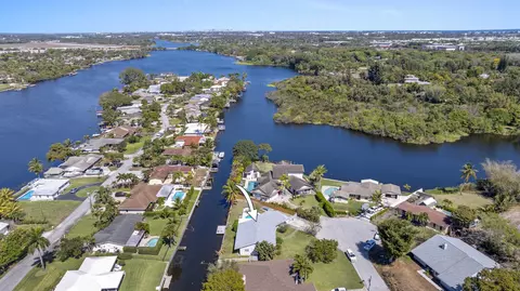 6797 Bayshore Dr, Lake Worth, FL 33462