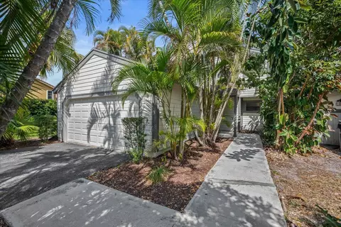 2537 Bedford Mews Dr, Wellington, FL 33414