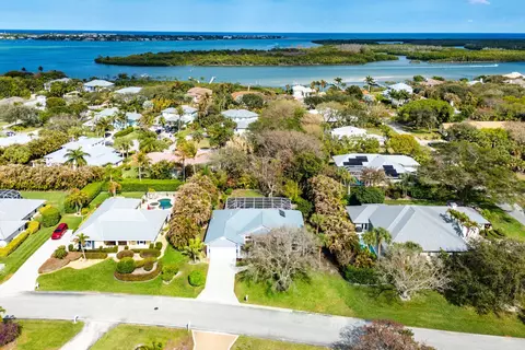 3741 SE Bowsprit Ct, Stuart, FL 34997