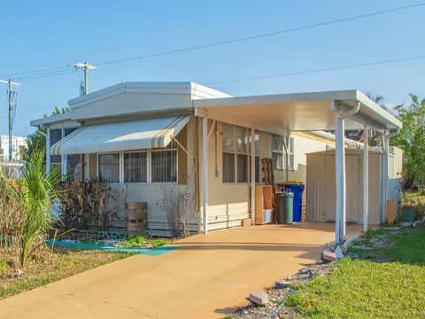 335 NE Tropicalia Ln, Jensen Beach, FL 34957