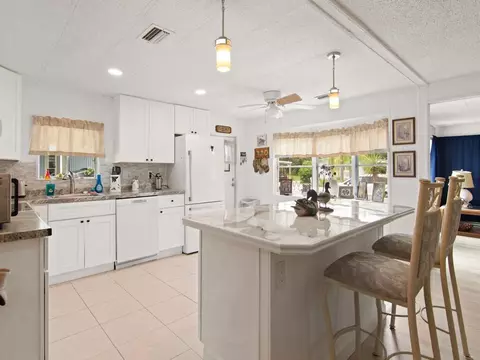 8 Brisa Ln, Port Saint Lucie, FL 34952