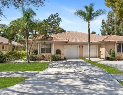 392 W Coral Trace Cir, Delray Beach, FL 33445