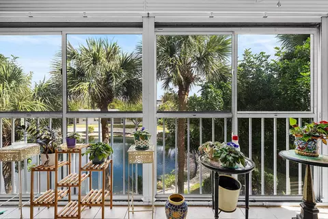 3146 Via Poinciana #307, Lake Worth, FL 33467