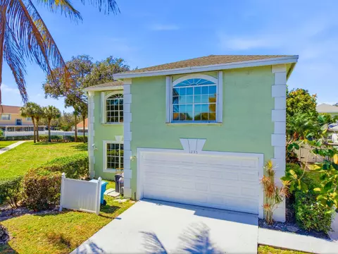 1235 Sussex St, Boynton Beach, FL 33436