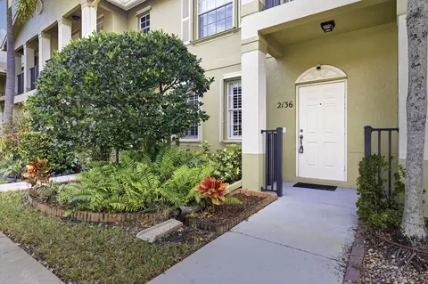 2136 SEatonville Dr, Port Saint Lucie, FL 34952