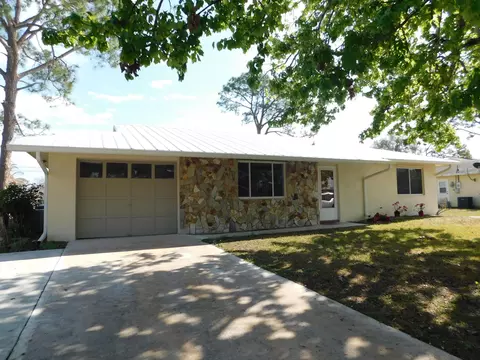625 NE Larkspur Ln, Port Saint Lucie, FL 34983