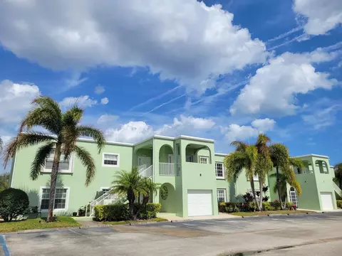 2185 SE Wild Meadow Cir, Port Saint Lucie, FL 34952