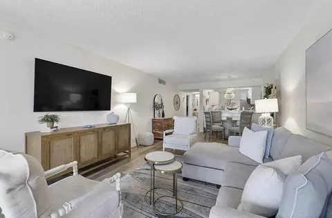 5722 Coral Lake Dr #210, Margate, FL 33063