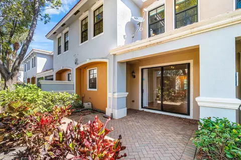 238 E Chrystie Cir, Delray Beach, FL 33484