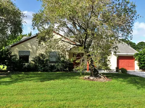 1366 SE Arenson Ln, Port Saint Lucie, FL 34952