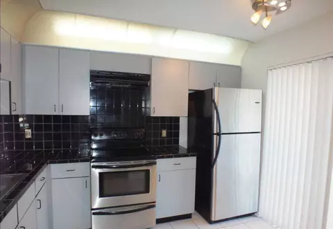 300 E Club Cir #201, Boca Raton, FL 33487
