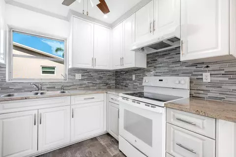 2739 Dudley Dr W #D, West Palm Beach, FL 33415