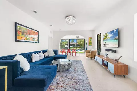 7820 Hawthorne Ave, Miami Beach, FL 33141