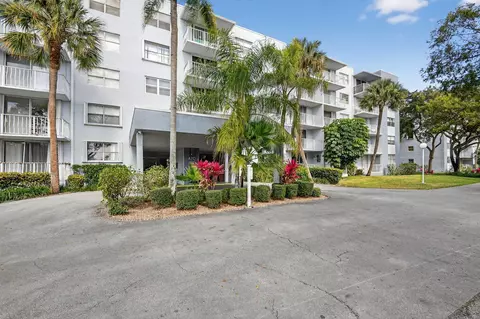470 Executive Center Dr #4J, West Palm Beach, FL 33401