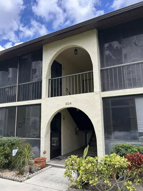 304 Knotty Pine Cir #B-2, Greenacres, FL 33463