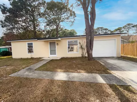1118 SE Proctor Ln, Port Saint Lucie, FL 34983