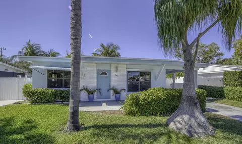 341 Pinewood St, Lantana, FL 33462