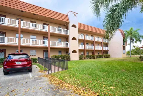 9041 Sunrise Lakes Blvd #111, Sunrise, FL 33322