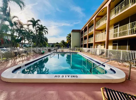 100 SE 6th Ave #303, Pompano Beach, FL 33060
