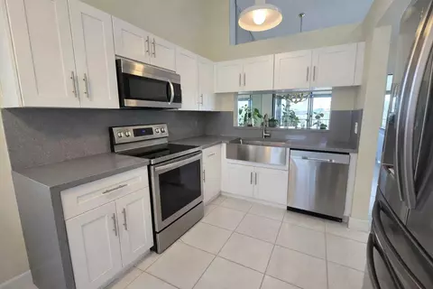 10870 Lakemore Ln #201, Boca Raton, FL 33498