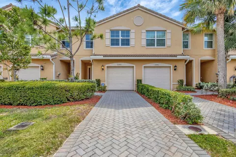 5797 Monterra Club Dr, Lake Worth, FL 33463