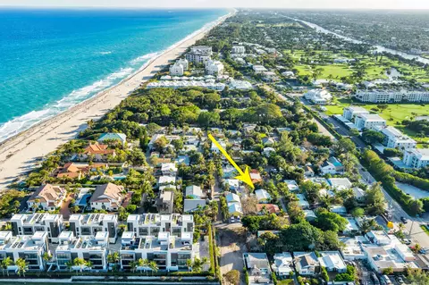 2 Kenmore Ln, Boynton Beach, FL 33435