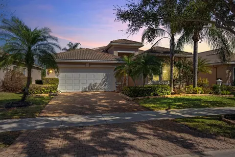2082 Grey Falcon Cir SW, Vero Beach, FL 32962