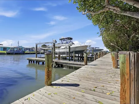 3206 S Lakeview Cir #1105, Hutchinson Island, FL 34949