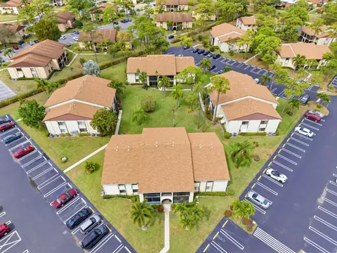 331 Knotty Pine Cir #D-2, Greenacres, FL 33463