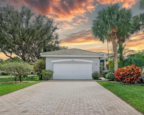 9848 Crescent View Dr S, Boynton Beach, FL 33437