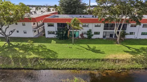View/Area - 1981 W Woolbright Rd #E101, Boynton Beach, FL 33426 photo 1 of 5
