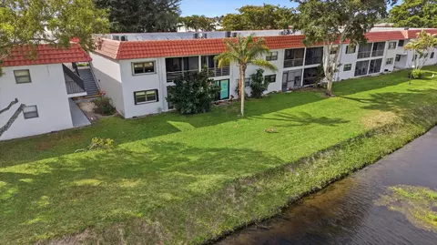 View/Area - 1981 W Woolbright Rd #E101, Boynton Beach, FL 33426 photo 2 of 5