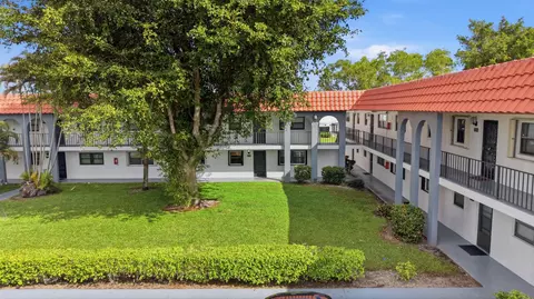 Exterior - 1981 W Woolbright Rd #E101, Boynton Beach, FL 33426 photo 1 of 2