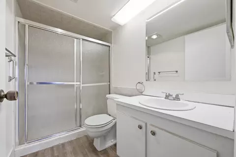 Bath - 1981 W Woolbright Rd #E101, Boynton Beach, FL 33426 photo 1 of 2