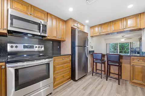 Kitchen - 1981 W Woolbright Rd #E101, Boynton Beach, FL 33426 photo 2 of 3