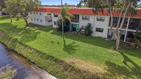 View/Area - 1981 W Woolbright Rd #E101, Boynton Beach, FL 33426 photo 3 of 5