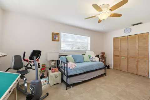 Bedroom - 305 Circle E, Jupiter, FL 33458 photo 5 of 5